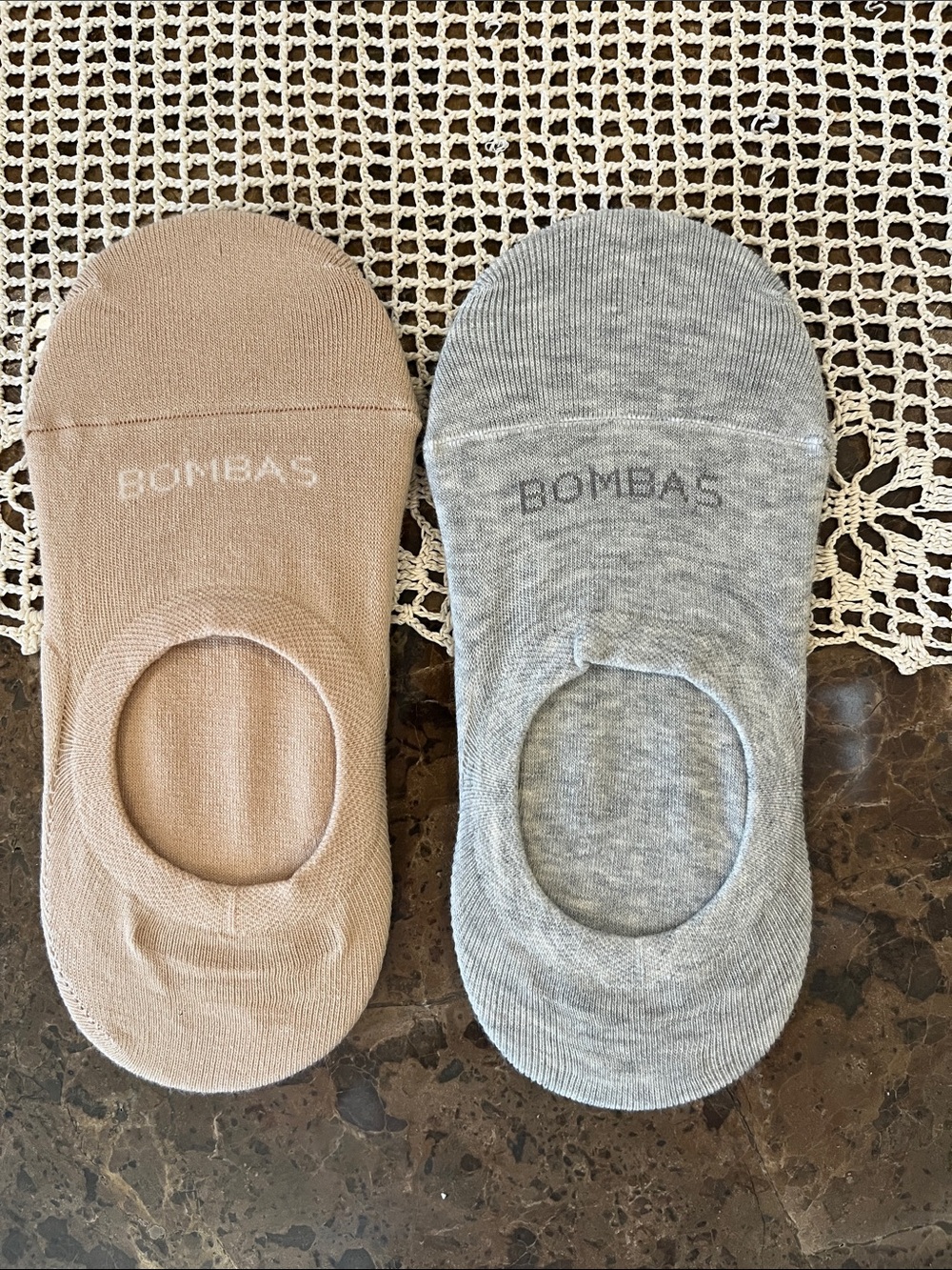🆕 Bombas Lightweight No Show Liner Socks Heel Grip 2-pc Beige and Gray